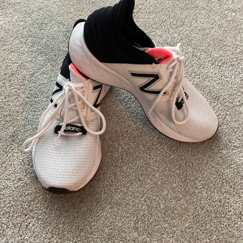 New Balance Roav sneakers
